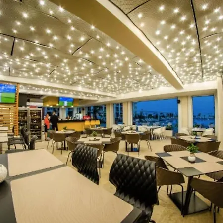 Premier On Seafront سفيتي فلاس