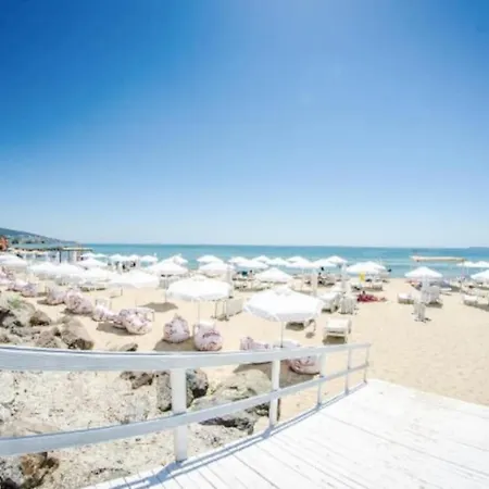 Premier On Seafront شقة *