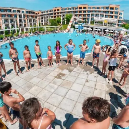 Premier On Seafront سفيتي فلاس