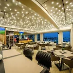 Premier On Seafront سفيتي فلاس